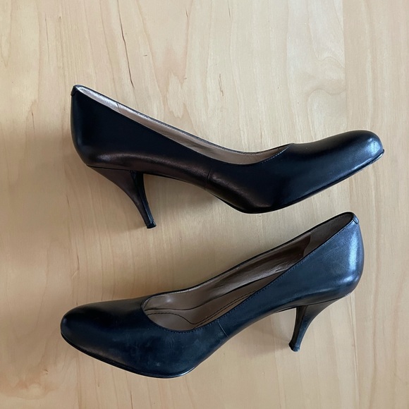 DKNYC black size 7.5 pump.  Career style heel, 2-3/4” heel - Picture 5 of 9